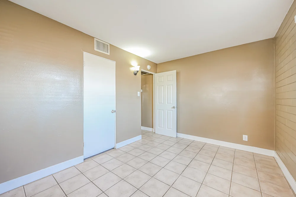 11206 W Oregon Ave #NA - Photo 4 of 9