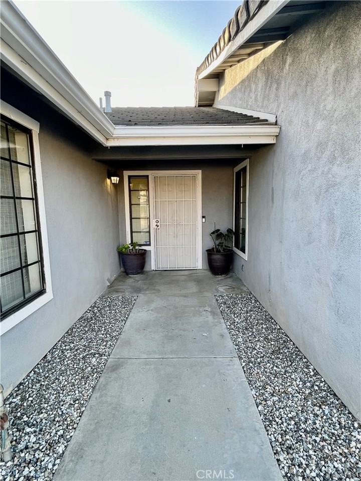 1368 Randolph Cir - Photo 4 of 10