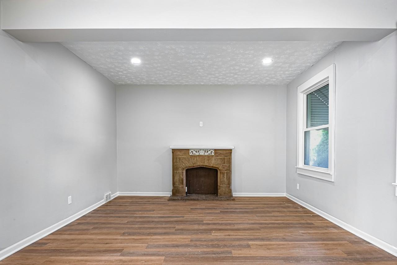 3240 West 56th Street - Photo 2 of 18