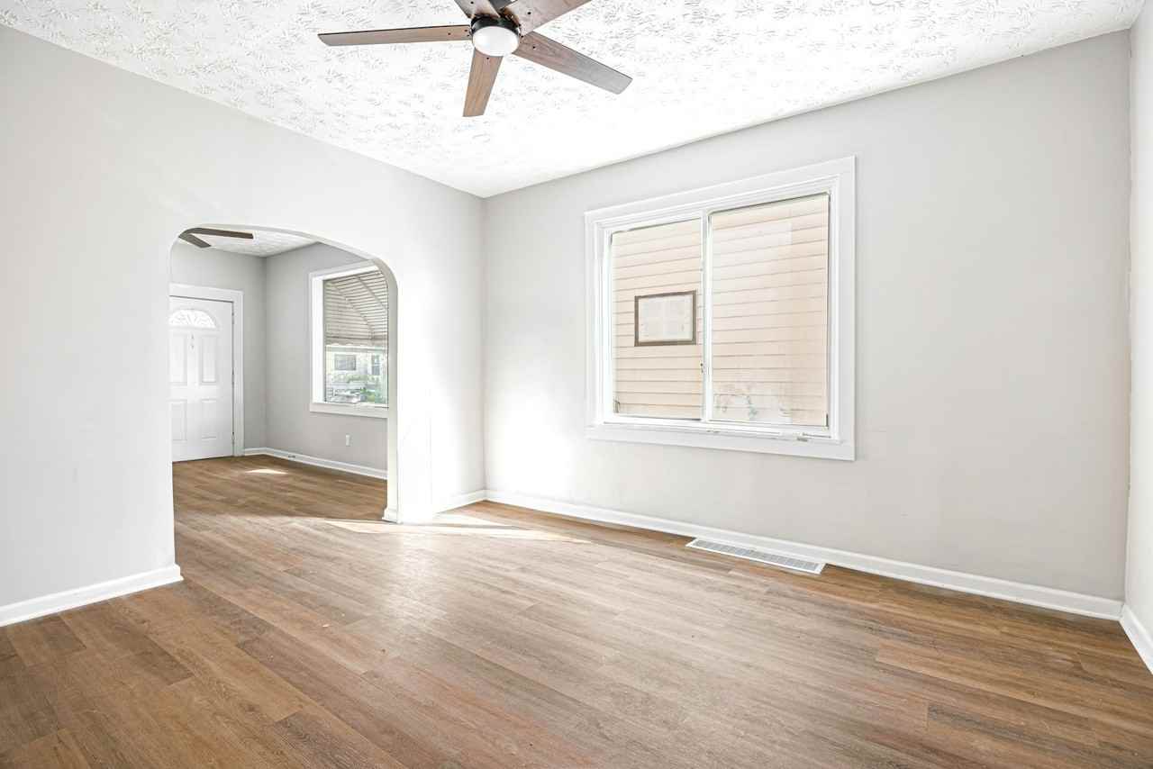 3240 West 56th Street - Photo 4 of 18