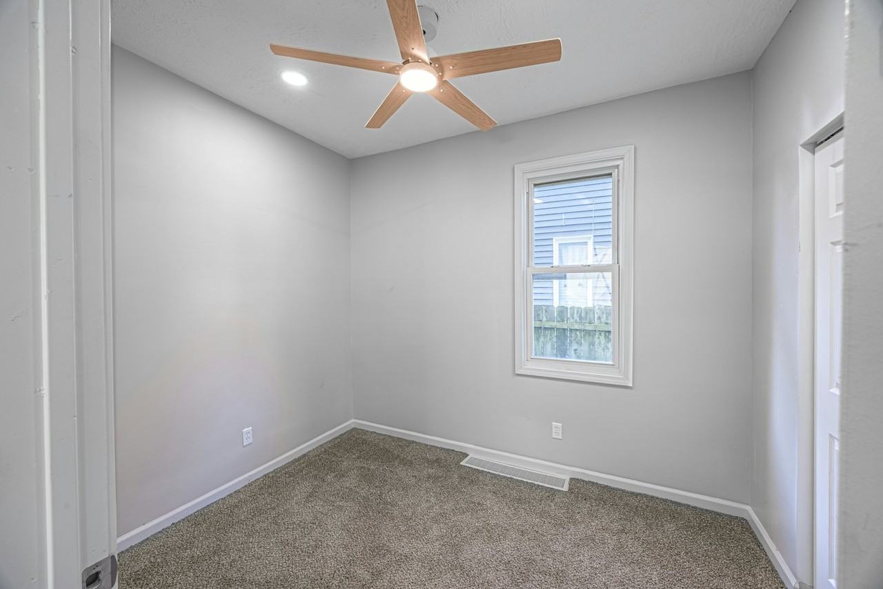3240 West 56th Street - Photo 5 of 18