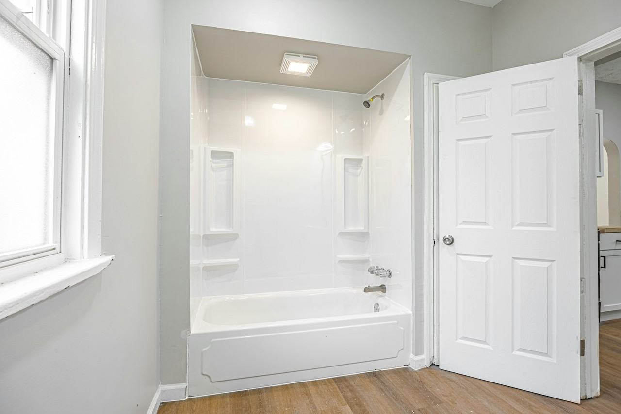 3240 West 56th Street - Photo 7 of 18