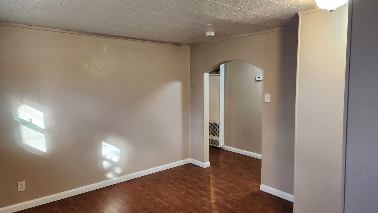 278 E Baird Ave - Photo 2 of 16