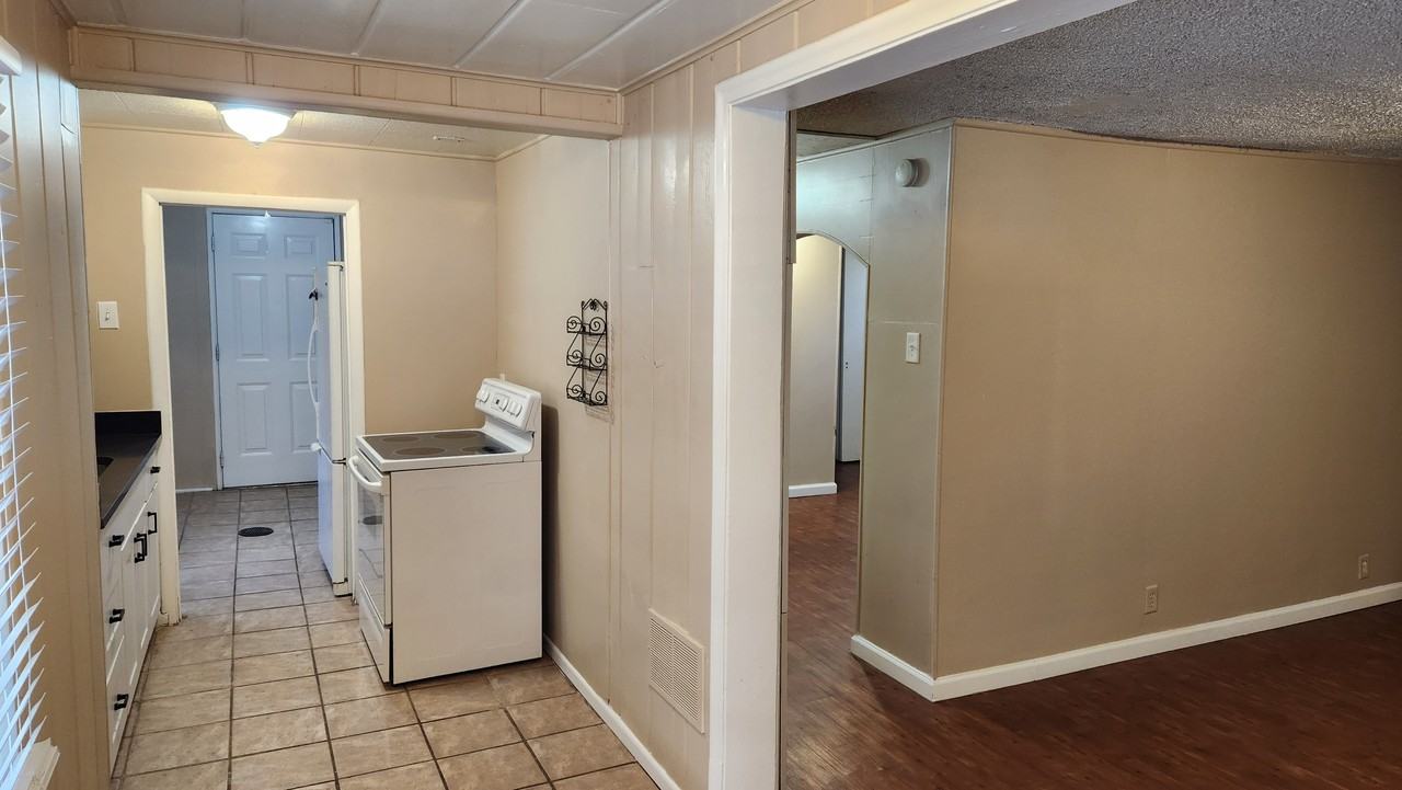 278 E Baird Ave - Photo 6 of 16