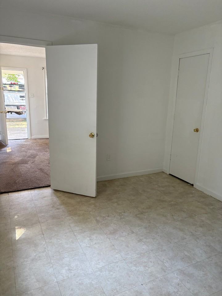 1540 Standridge St - Photo 6 of 10