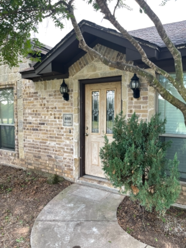 600 Hilltop Dr - Photo 2 of 13