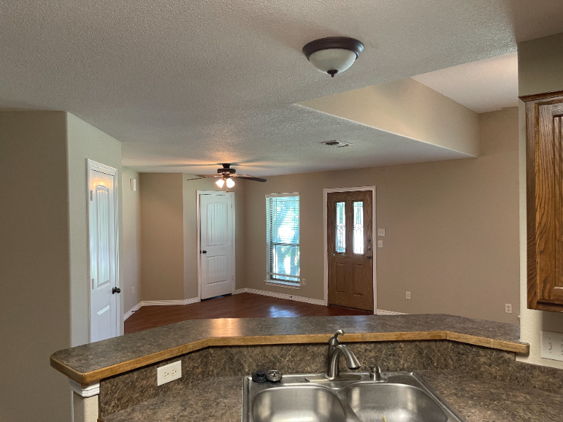 600 Hilltop Dr - Photo 4 of 13