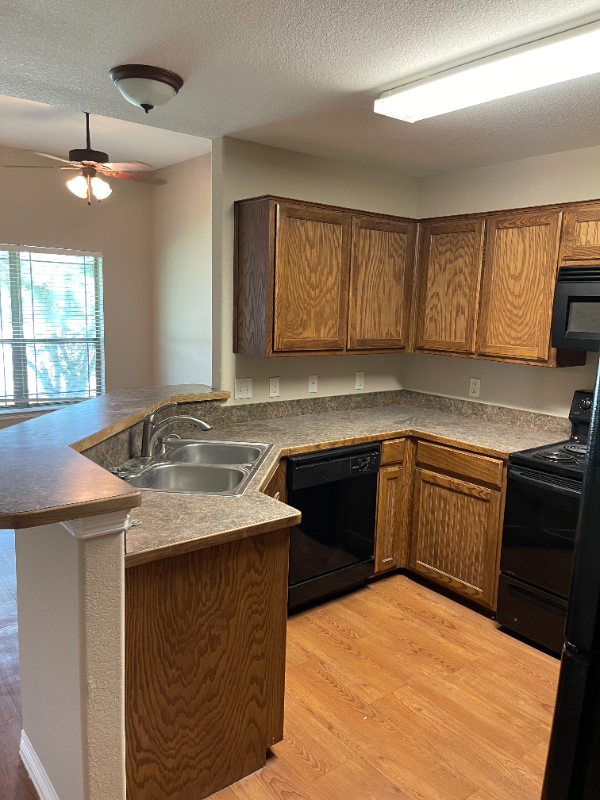 600 Hilltop Dr - Photo 5 of 13
