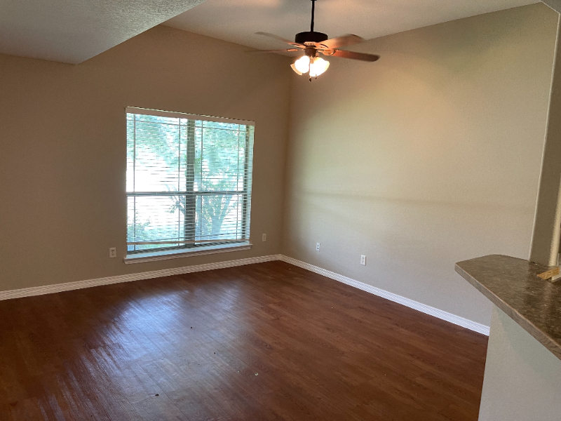 600 Hilltop Dr - Photo 6 of 13