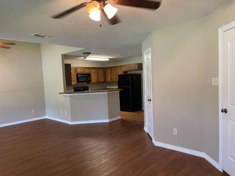 600 Hilltop Dr - Photo 7 of 13