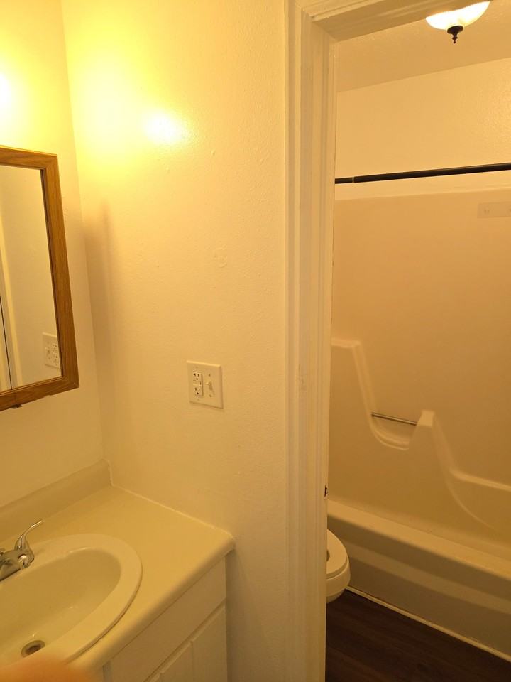 16462 E 13th Pl #6 - Photo 5 of 8