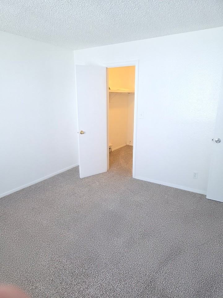 16462 E 13th Pl #6 - Photo 6 of 8