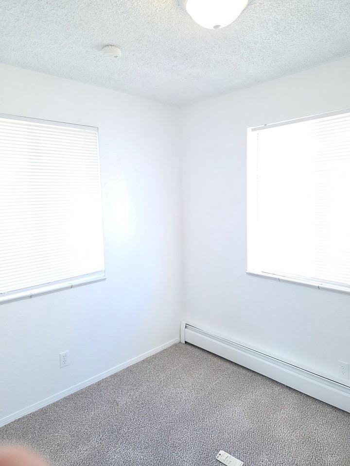 16462 E 13th Pl #6 - Photo 7 of 8