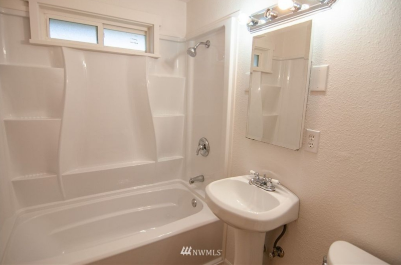 6521 S Park Ave - Photo 3 of 5