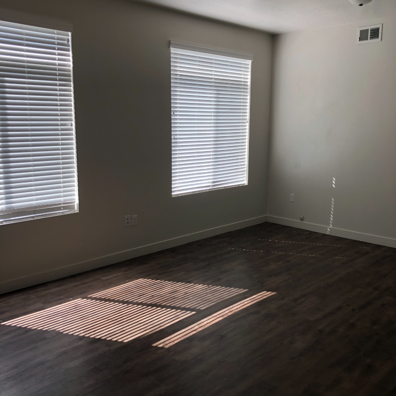 720 Sw - Photo 4 of 11