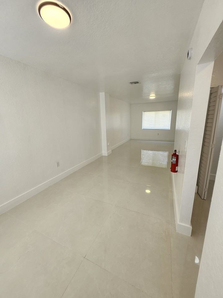 450 Nw 84th St #1 - Photo 5 of 50