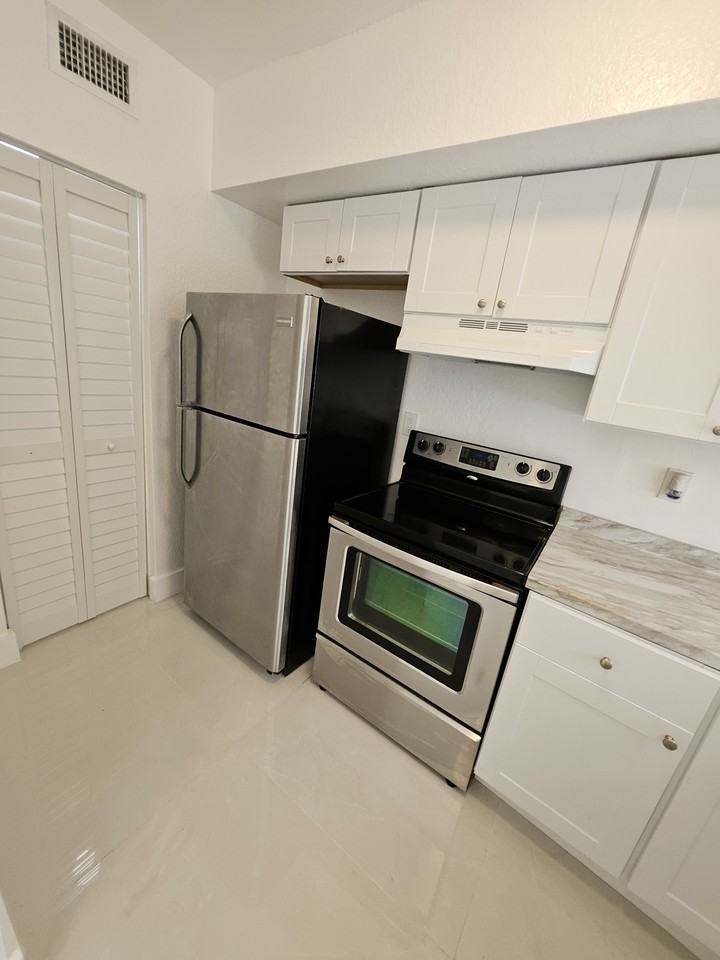 450 Nw 84th St #1 - Photo 7 of 50