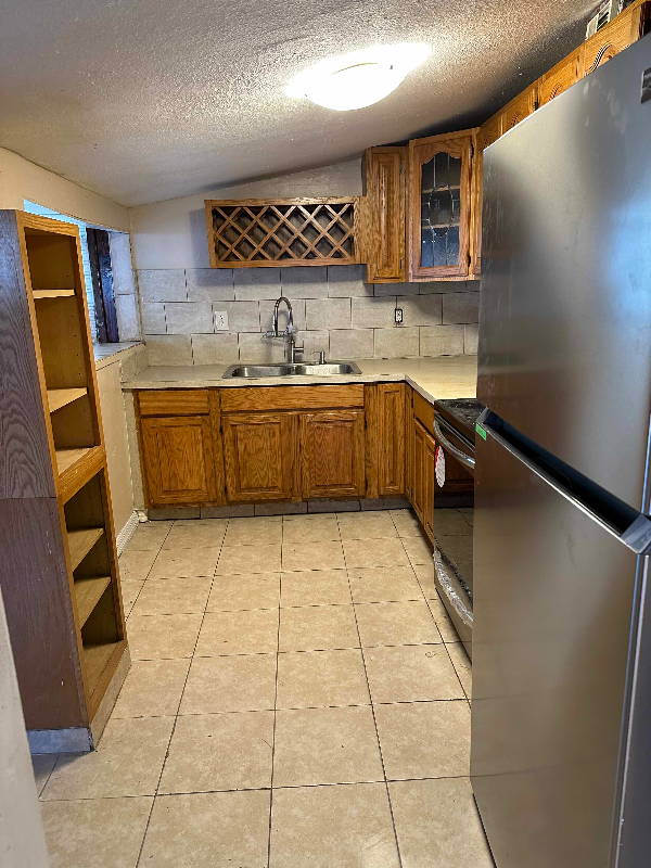 1915 W Kirby St - Photo 4 of 12