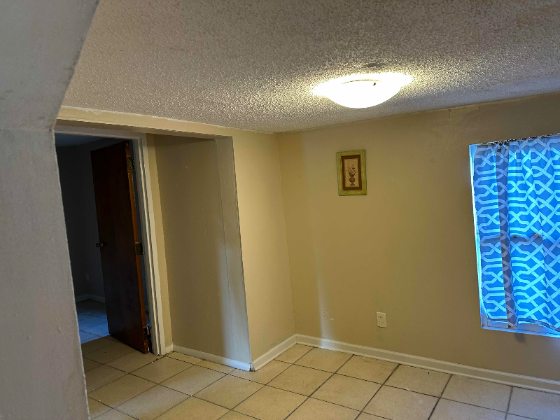 1915 W Kirby St - Photo 5 of 12