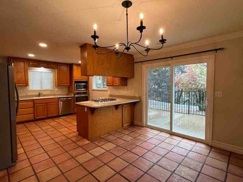 2640 Otter Ct - Photo 6 of 8