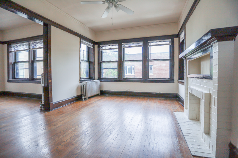 1535 W Cornelia Ave #2 - Photo 3 of 11