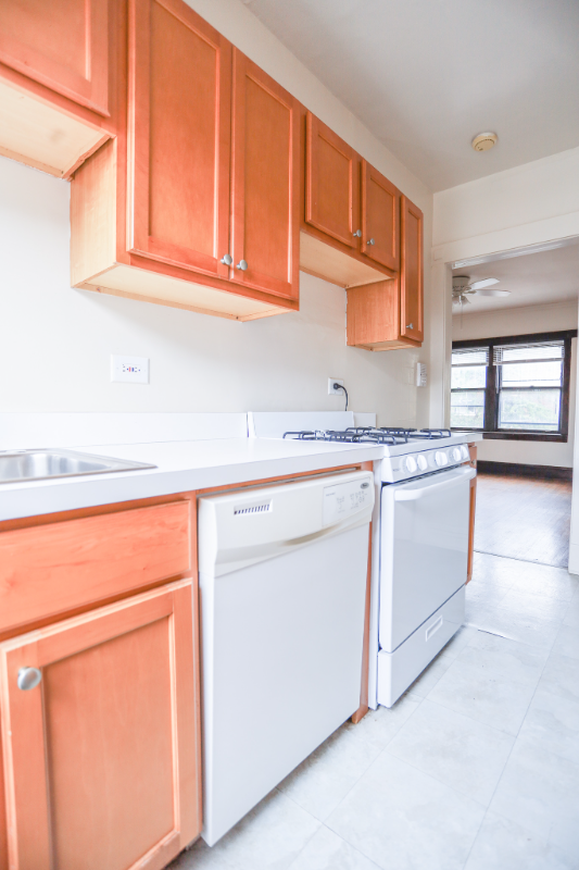 1535 W Cornelia Ave #2 - Photo 5 of 11