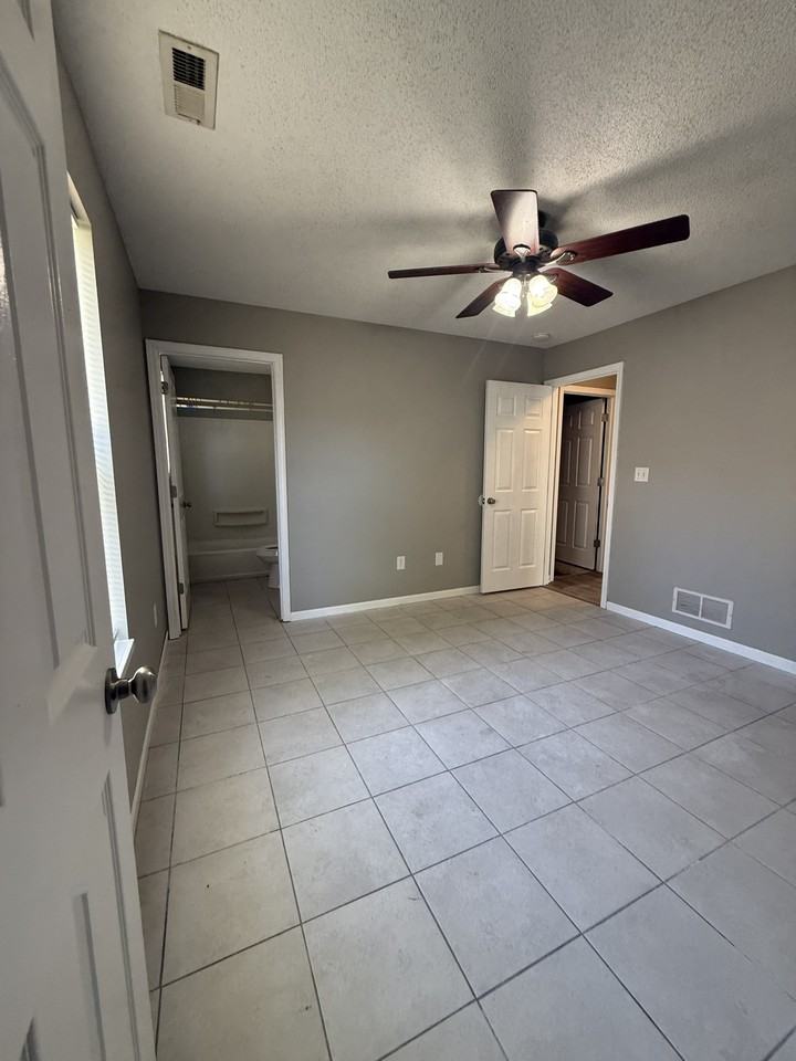 407 Ming St #1 - Photo 6 of 16