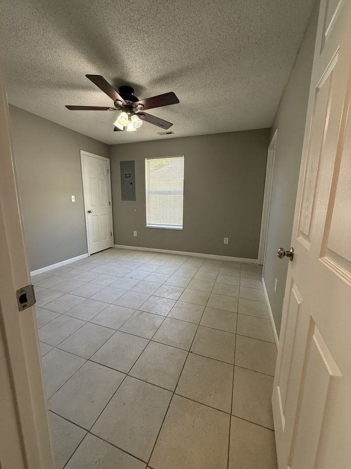 407 Ming St #1 - Photo 7 of 16