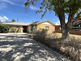 featured image of 2712 Palomas Dr Ne #1