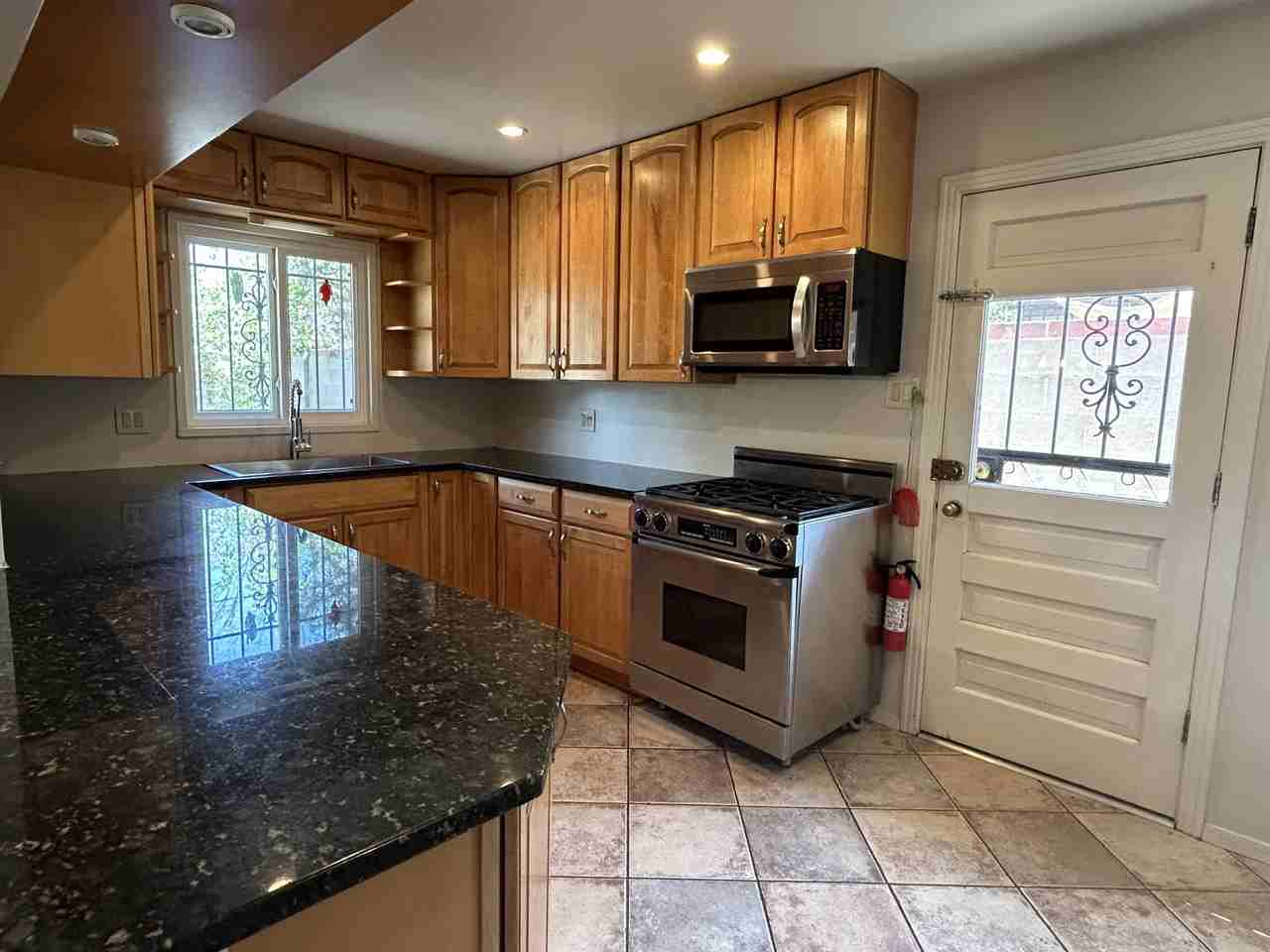 2712 Palomas Dr Ne #1 - Photo 4 of 19