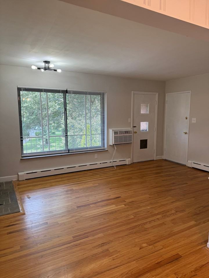 1614 Beacon St #7 - Photo 6 of 20