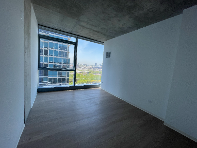1402 S Wabash Ave - Photo 6 of 17