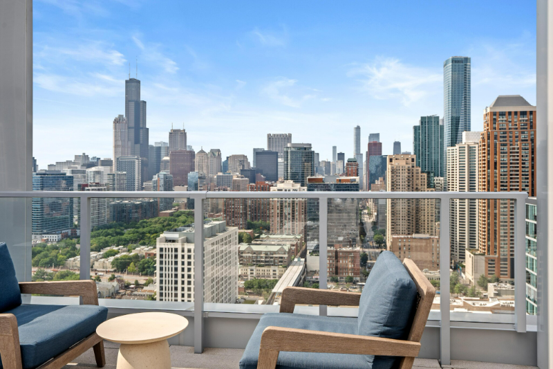 1402 S Wabash Ave - Photo 7 of 17