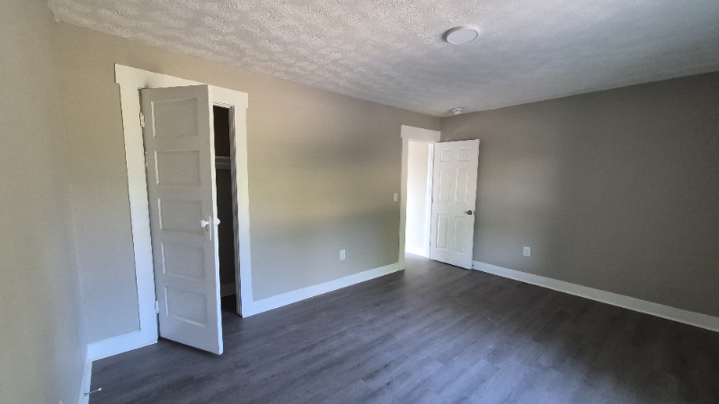 916 Riverview Ter - Photo 3 of 16