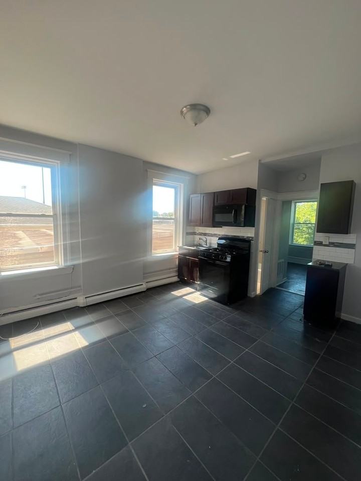 447 N 5th St #3D - Photo 2 of 4
