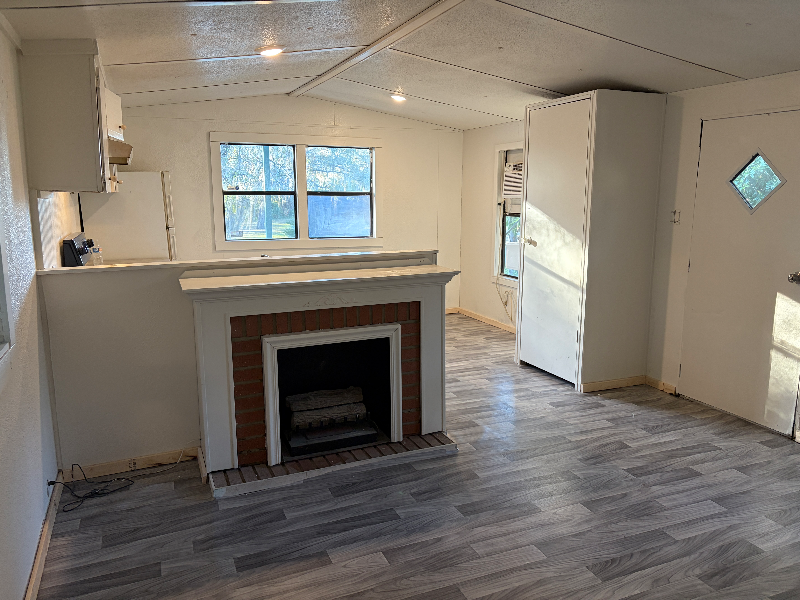 9640 Gatun St - Photo 3 of 11