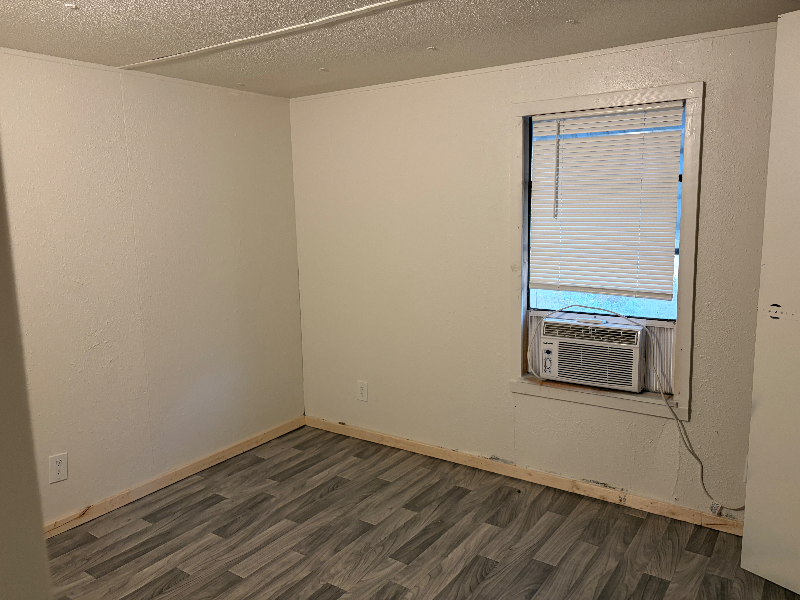 9640 Gatun St - Photo 5 of 11