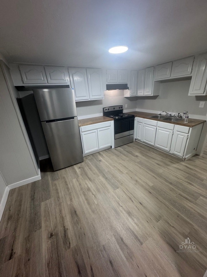 201 Adams St #1 - Photo 4 of 7