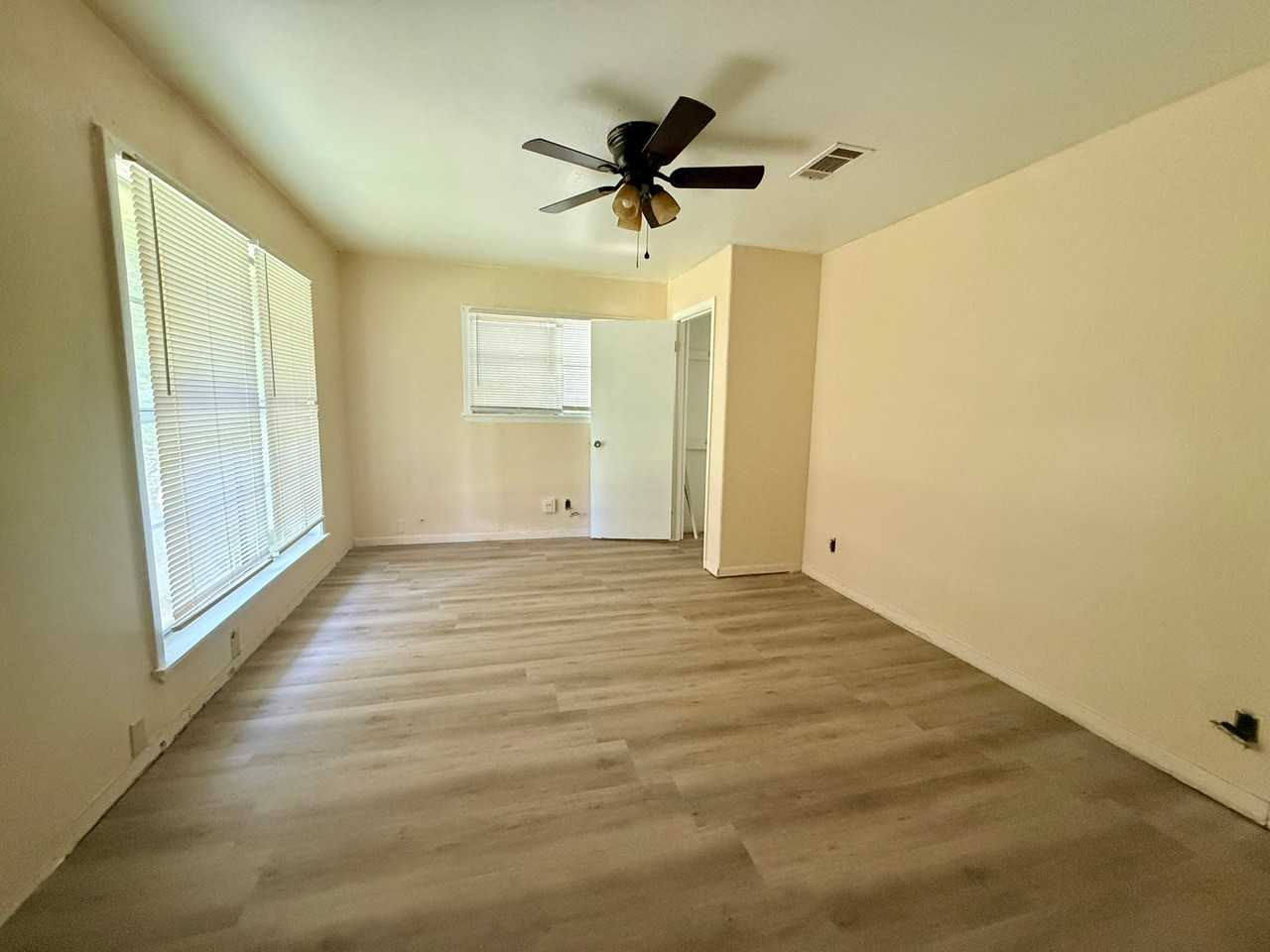 1537 E Gibson St - Photo 5 of 14