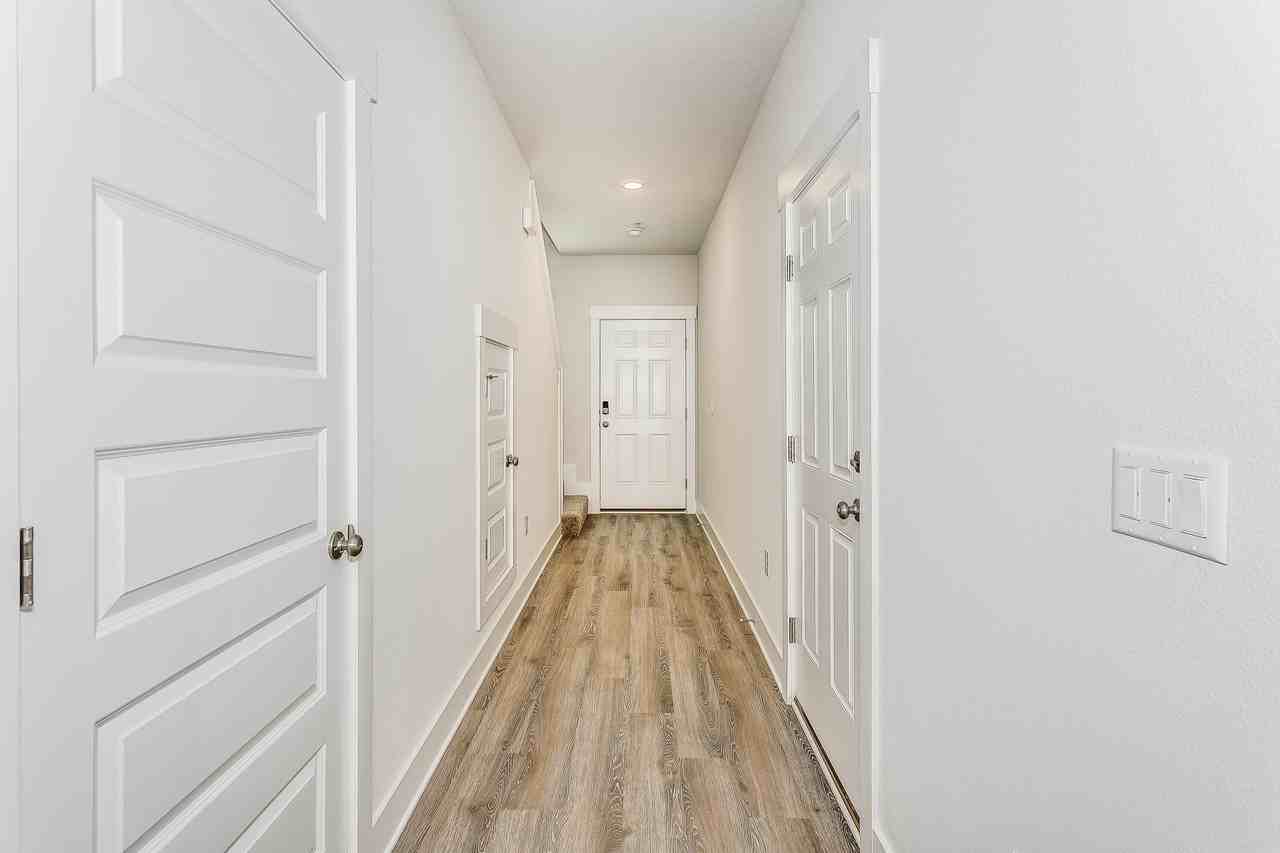 1554 Iroquois Ct #NA - Photo 3 of 25