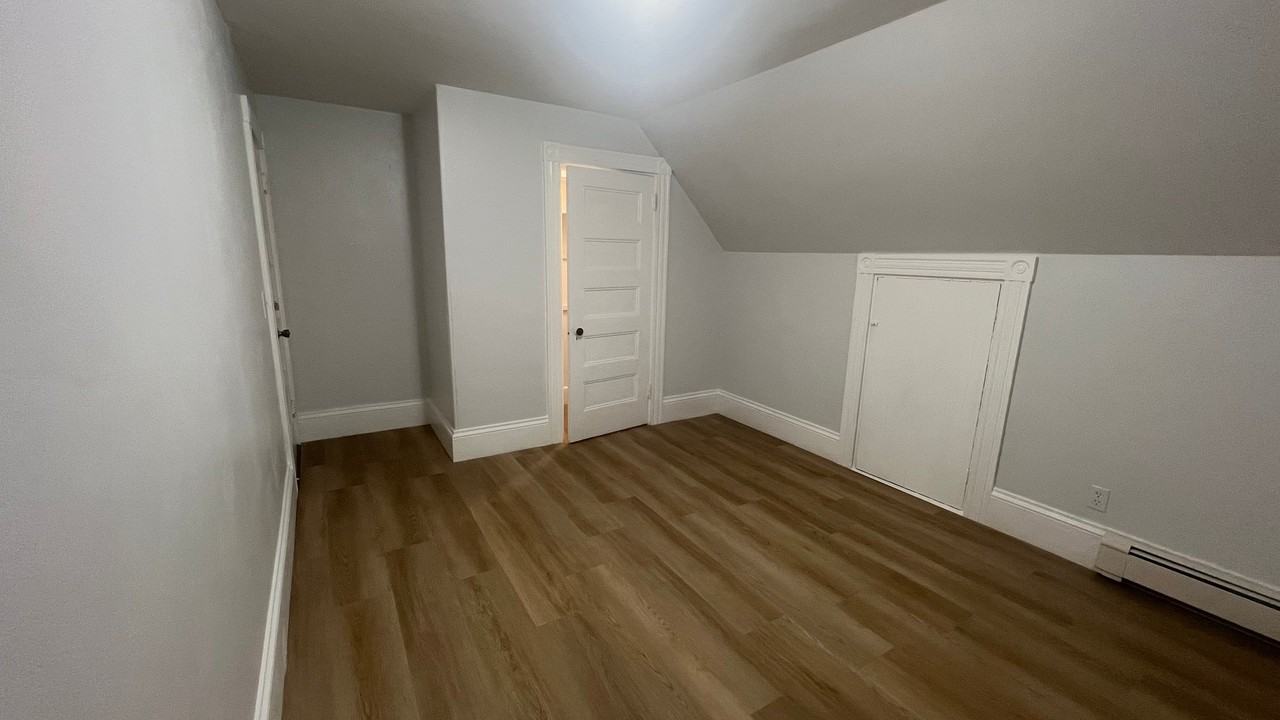 1 Hyde Park St - Photo 6 of 9