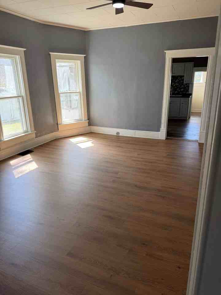 507 N 1st St - Photo 4 of 5