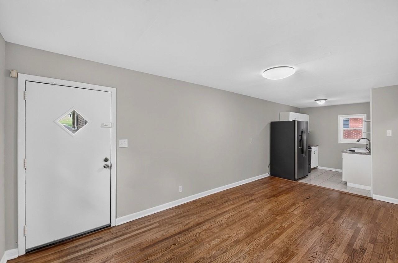 1121 Glendale Dr - Photo 3 of 17