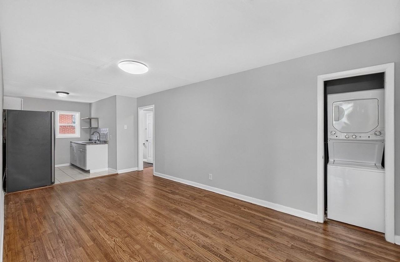 1121 Glendale Dr - Photo 4 of 17