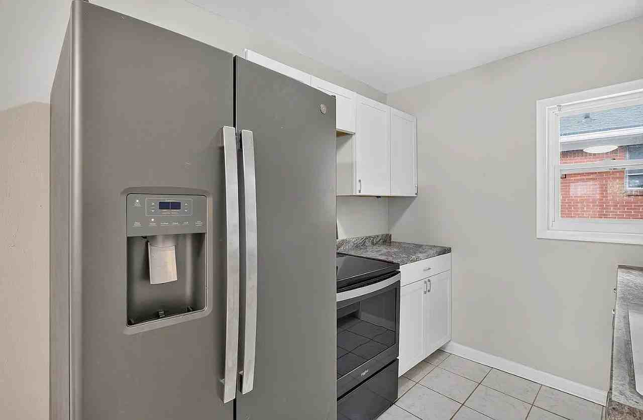 1121 Glendale Dr - Photo 6 of 17