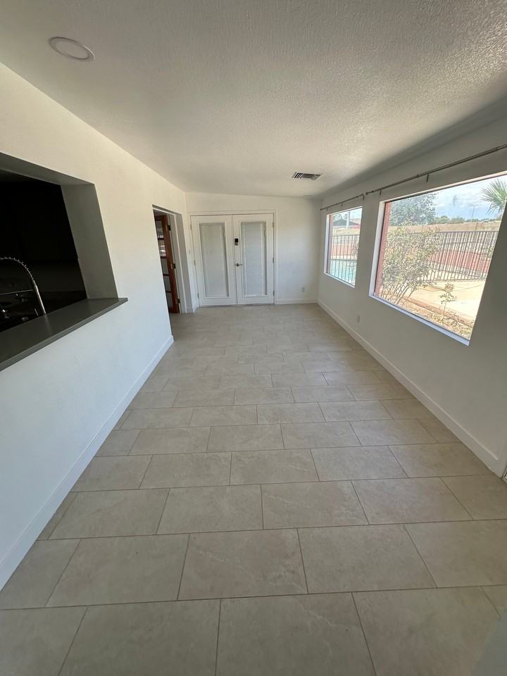 5302 W Puget Ave - Photo 2 of 17