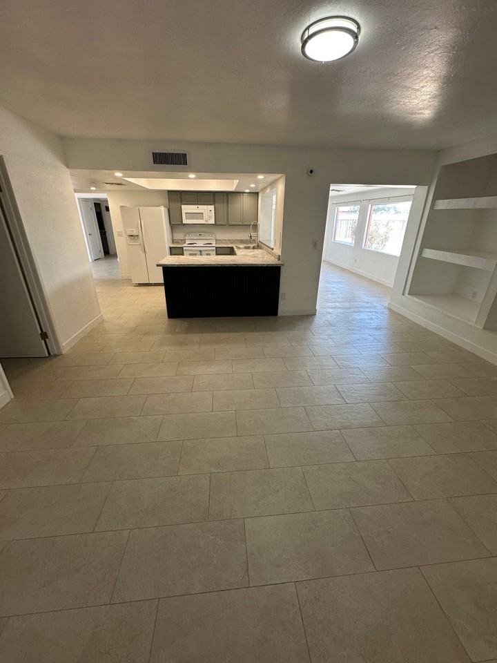 5302 W Puget Ave - Photo 6 of 17