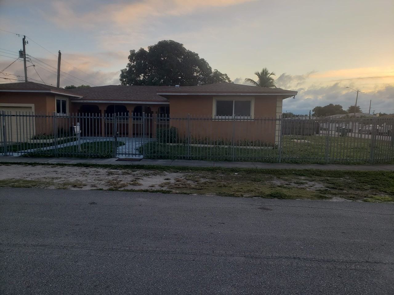 16955 Nw 43rd Ave - Photo 2 of 2