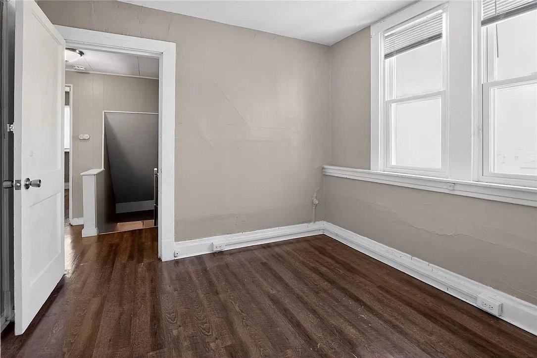 116 Locust St - Photo 5 of 18