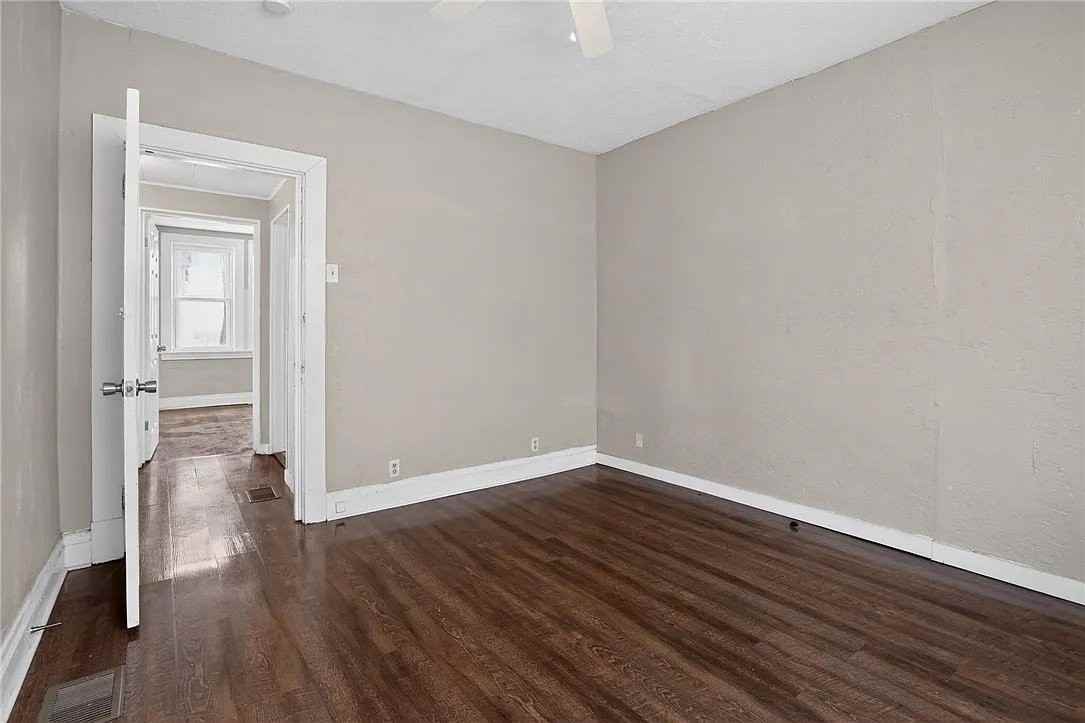 116 Locust St - Photo 6 of 18